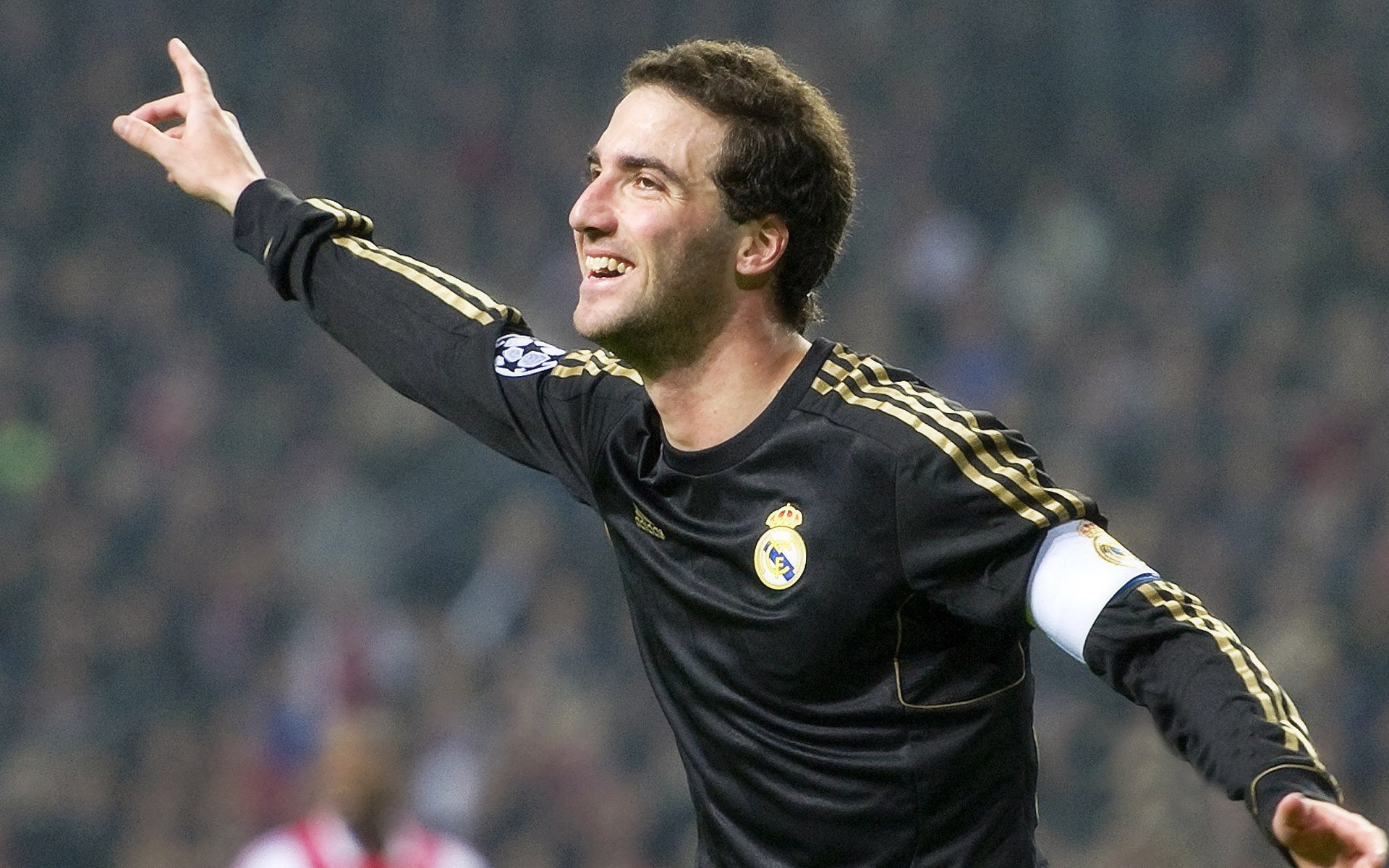 假球阴影：足球裁判问题引发全民关注，足球最著名的假球事件